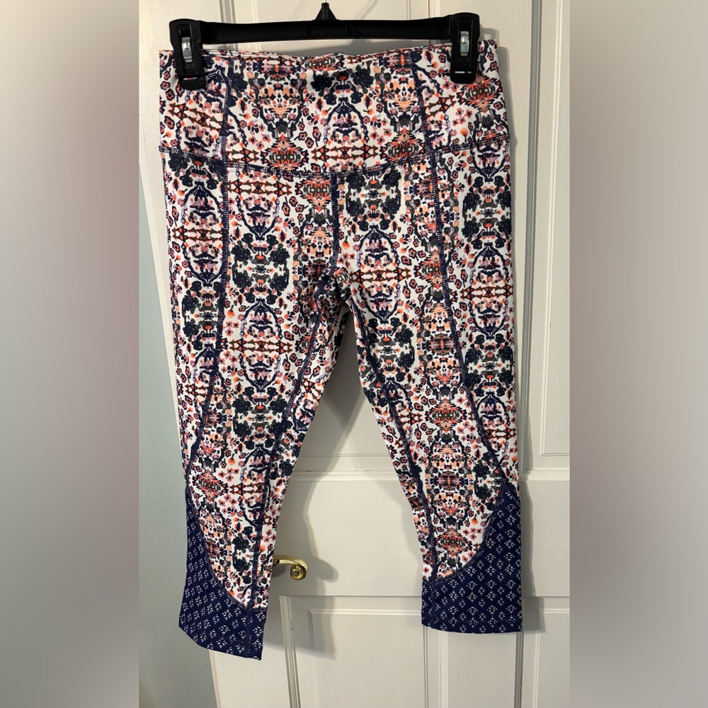 Apana Capri Leggings Patterned Small
